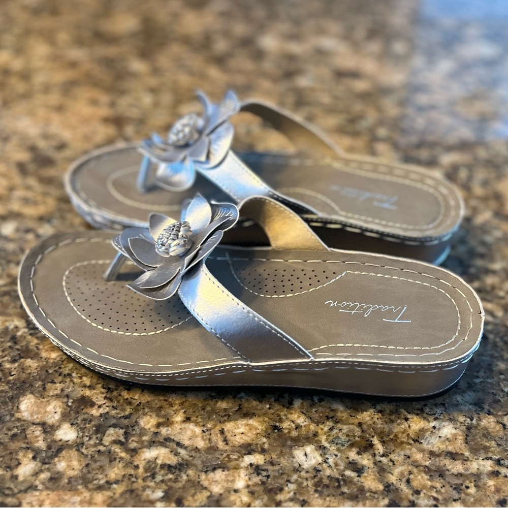 Tradition Sandals - Picture 7 of 7